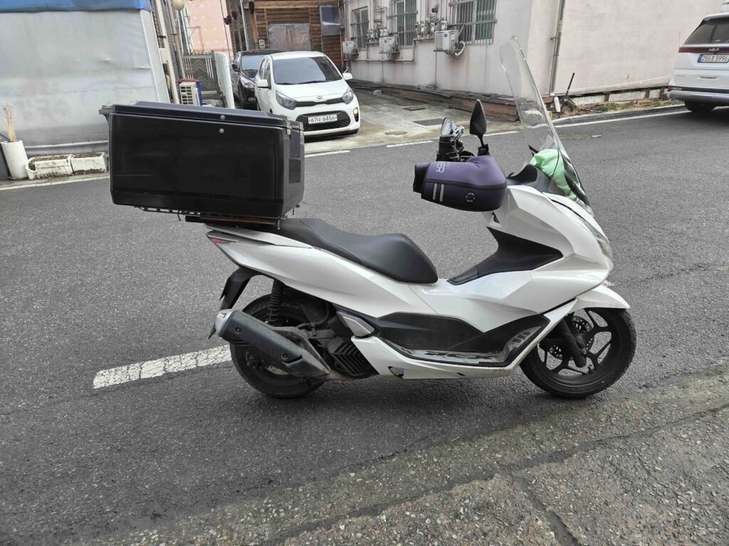 퀵서비스 오토바이 pcx